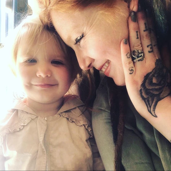 Meet your Poshers, Angel & Scarlet - Picture 8 of 8